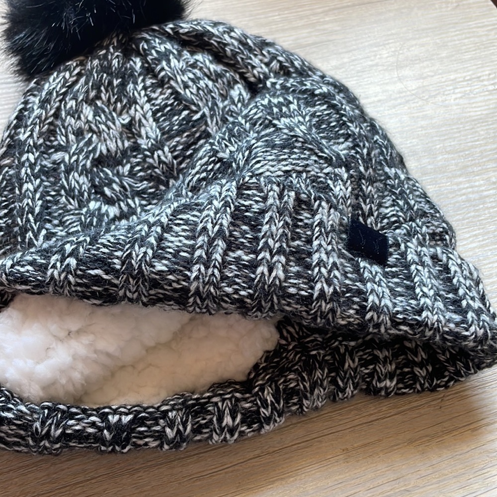 Knitted hat - Picture 3 of 8